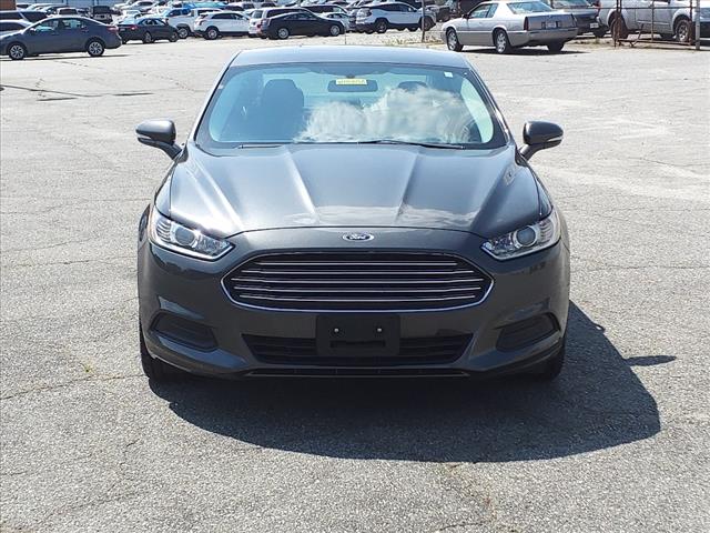 2016 Ford Fusion SE - Photo 2
