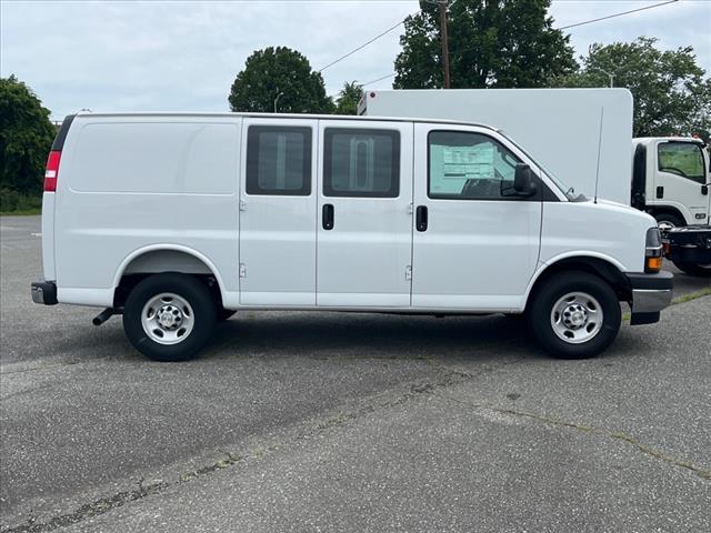 2025 Chevrolet Express RWD 2500 135 - Photo 2