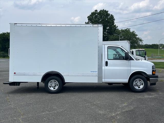 2024 Chevrolet Express 3500 VAN 139 - Photo 2