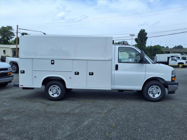 2024 Chevrolet Express 3500 VAN 139 - Photo 2
