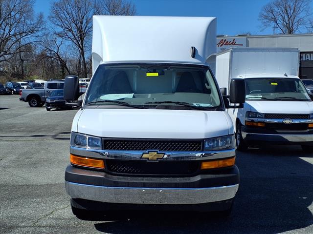 2025 Chevrolet Express 3500 VAN 139 - Photo 2