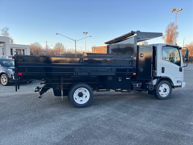 2025 Chevrolet 4500 HG LCF GAS 2WD REG CAB 132.5 - Photo 2