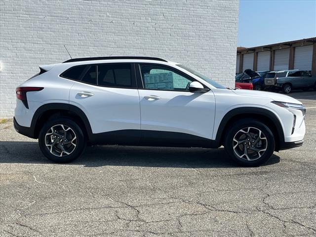 2024 Chevrolet Trax LT - Photo 2