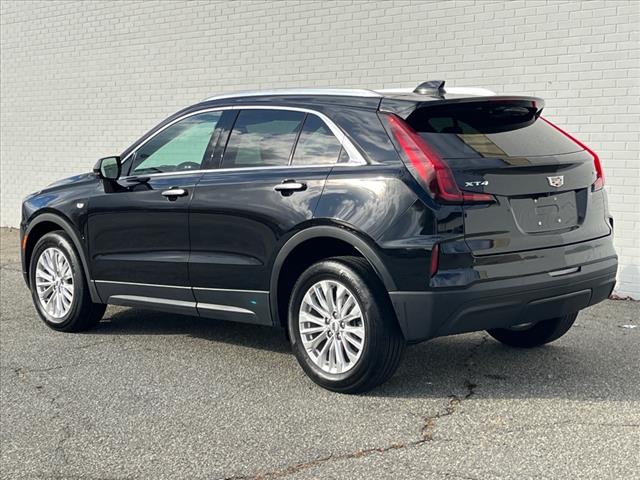 2024 Cadillac XT4 Luxury - Photo 3