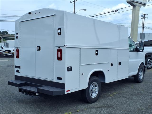 2024 Chevrolet Express 3500 VAN 139 - Photo 3