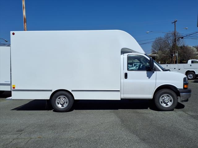 2025 Chevrolet Express 3500 VAN 139 - Photo 3