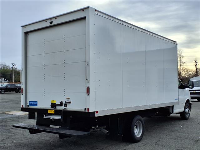 2025 Chevrolet Express 3500 VAN 177 - Photo 3