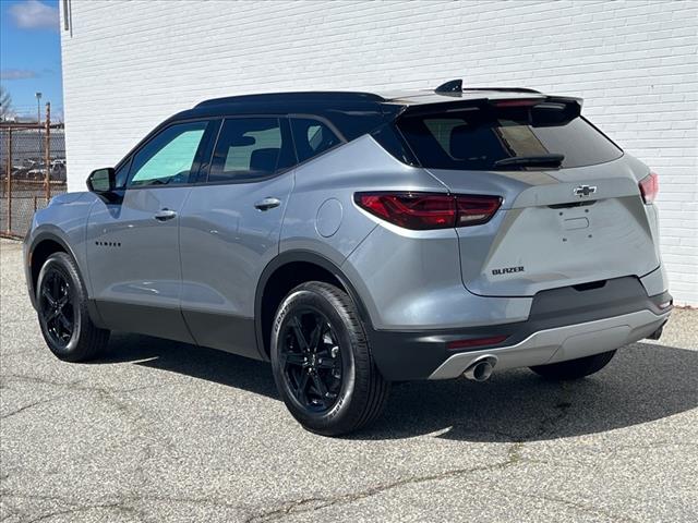 2025 Chevrolet Blazer FWD 4DR LT W/2LT - Photo 3