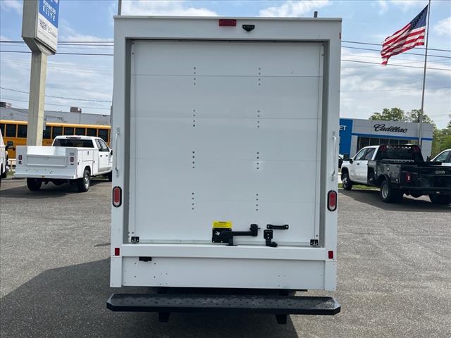 2025 Chevrolet Express 3500 VAN 139 - Photo 4