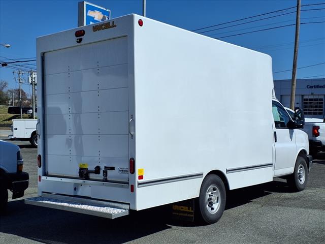 2025 Chevrolet Express 3500 VAN 139 - Photo 4