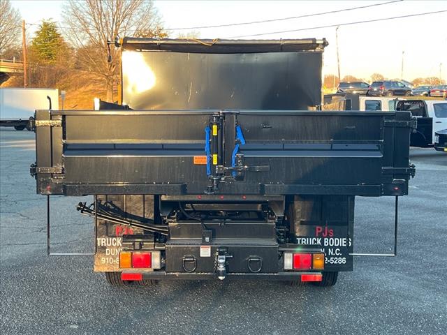 2025 Chevrolet 4500 HG LCF GAS 2WD REG CAB 132.5 - Photo 4