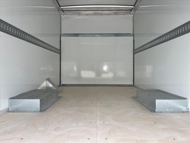 2025 Chevrolet Express 3500 VAN 139 - Photo 5