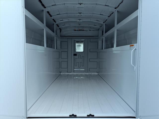 2024 Chevrolet Express 3500 VAN 139 - Photo 5