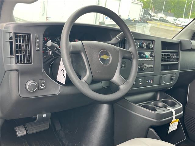 2025 Chevrolet Express RWD 2500 135 - Photo 6