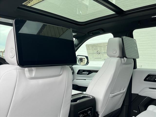 2025 Chevrolet Suburban 4WD 4DR PREMIER - Photo 6