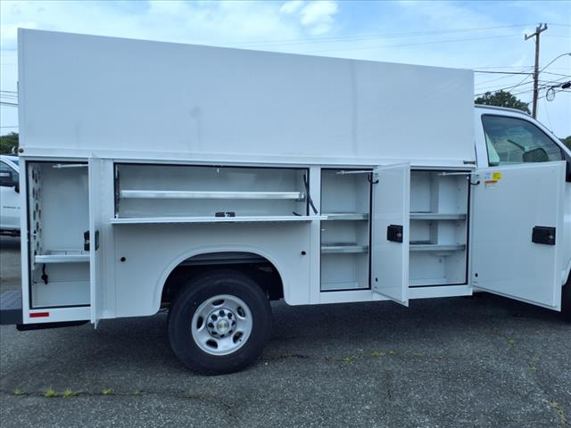 2024 Chevrolet Express 3500 VAN 139 - Photo 6