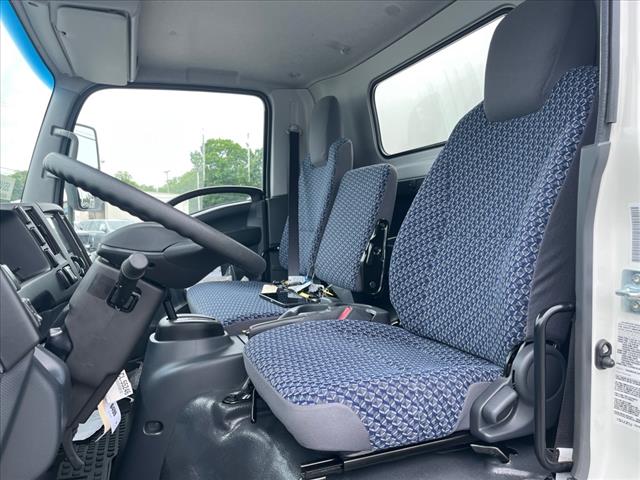 2025 Chevrolet 3500 HG LCF GAS 2WD REG CAB 176 - Photo 6