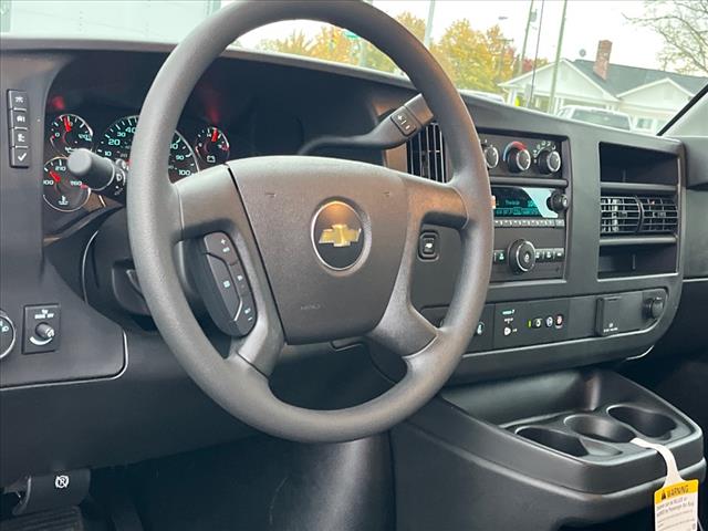 2024 Chevrolet Express 2500 - Photo 7