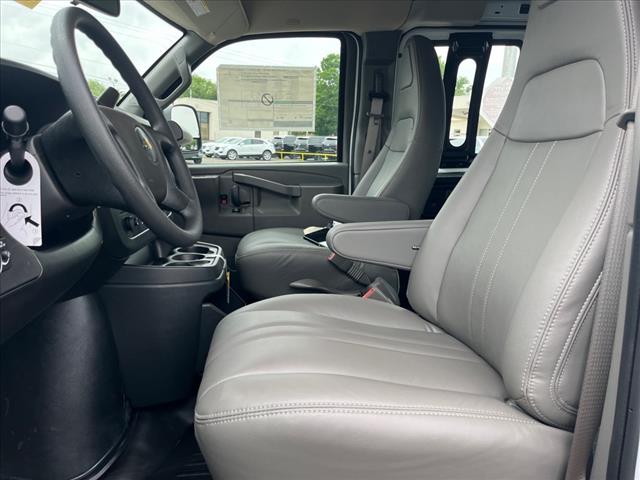 2025 Chevrolet Express RWD 2500 135 - Photo 7