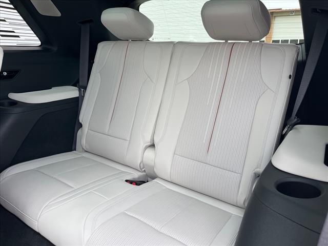 2026 Cadillac VISTIQ AWD 4DR LUXURY - Photo 7