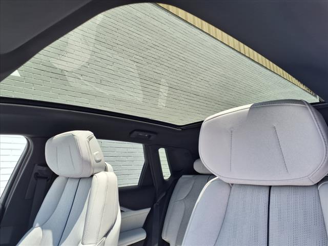 2025 Cadillac LYRIQ 4DR LUXURY W/1SC - Photo 7