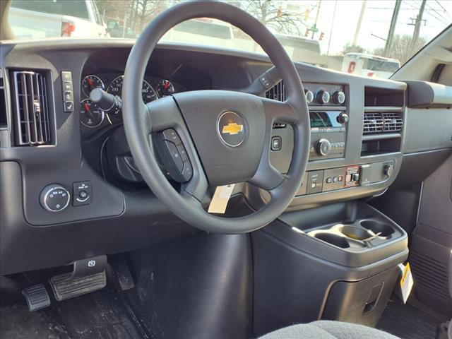 2025 Chevrolet Express 3500 VAN 139 - Photo 7