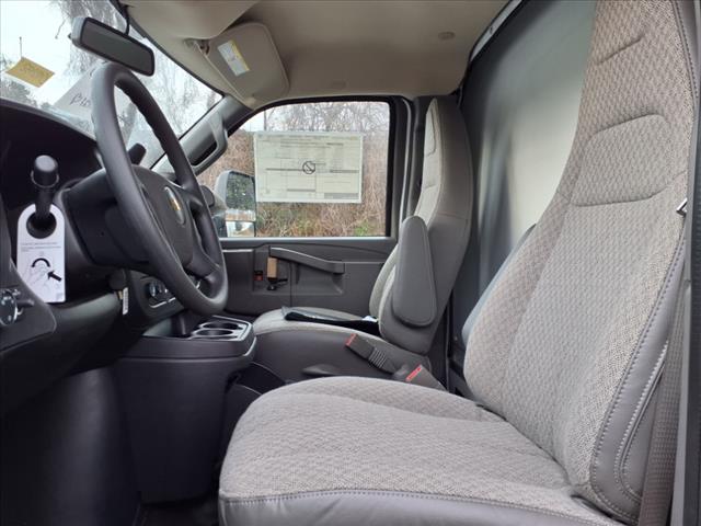 2025 Chevrolet Express 3500 VAN 177 - Photo 7