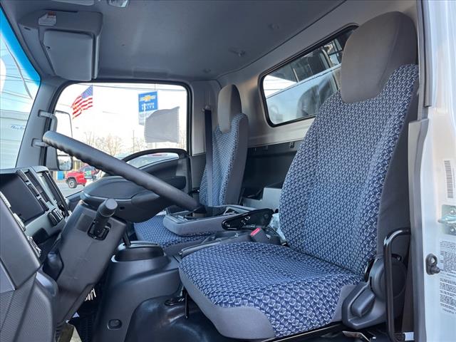 2025 Chevrolet 4500 HG LCF GAS 2WD REG CAB 132.5 - Photo 7