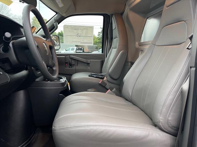 2024 Chevrolet Express 2500 - Photo 8