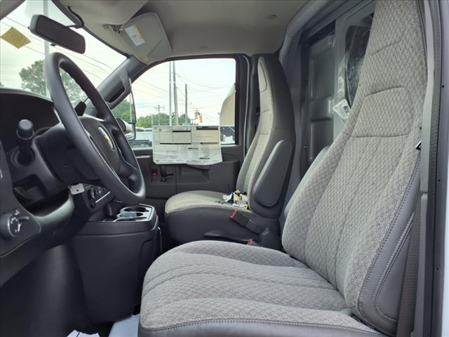 2024 Chevrolet Express 3500 VAN 139 - Photo 8