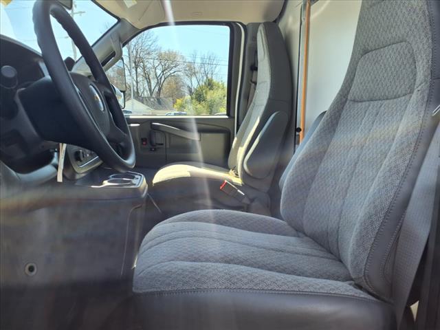 2025 Chevrolet Express 3500 VAN 139 - Photo 8