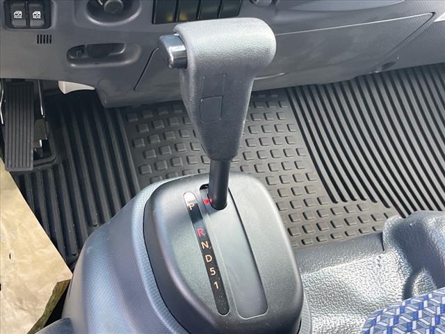 2025 Chevrolet 4500 HG LCF GAS 2WD CREW CAB 176 - Photo 9