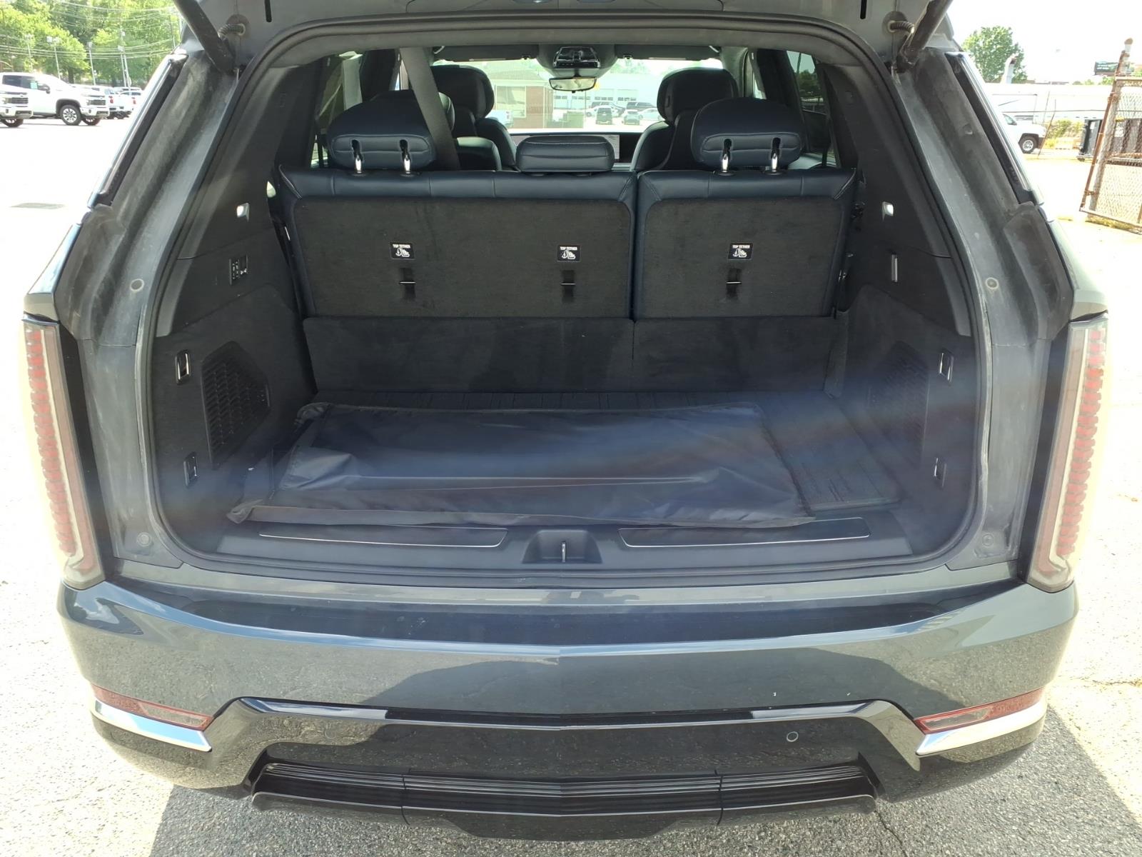 CadillacEscalade IQ10