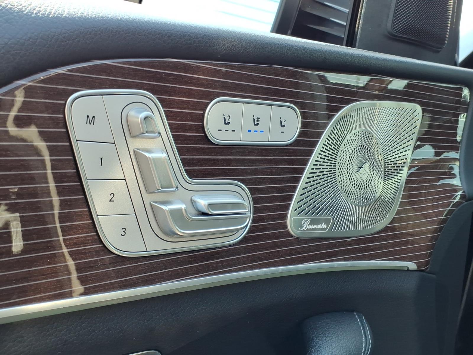 Mercedes-BenzGLS10