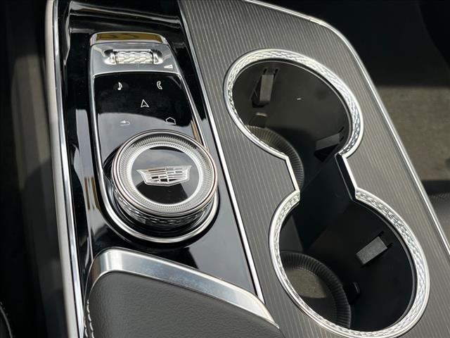 2025 Cadillac LYRIQ Luxury 3