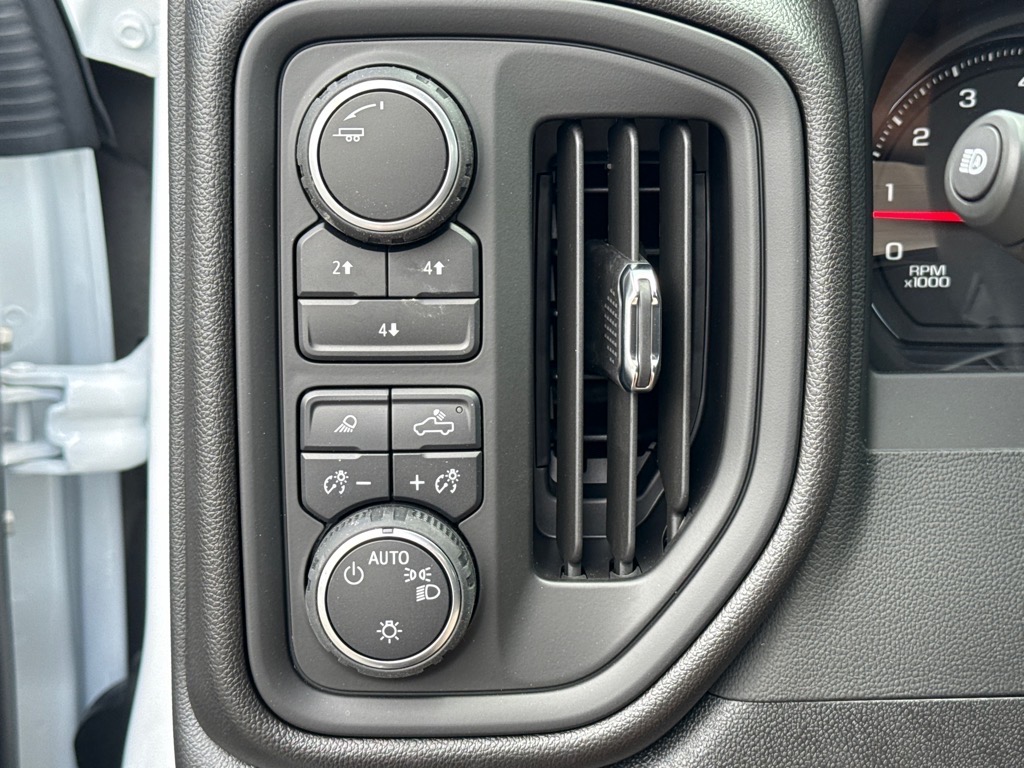 ChevroletSilverado 3500HD CC11