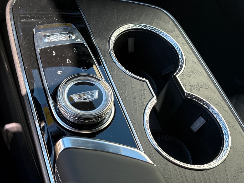CadillacLYRIQ-V11