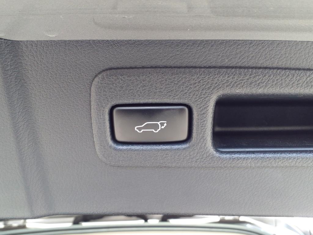 LexusNX 200t11