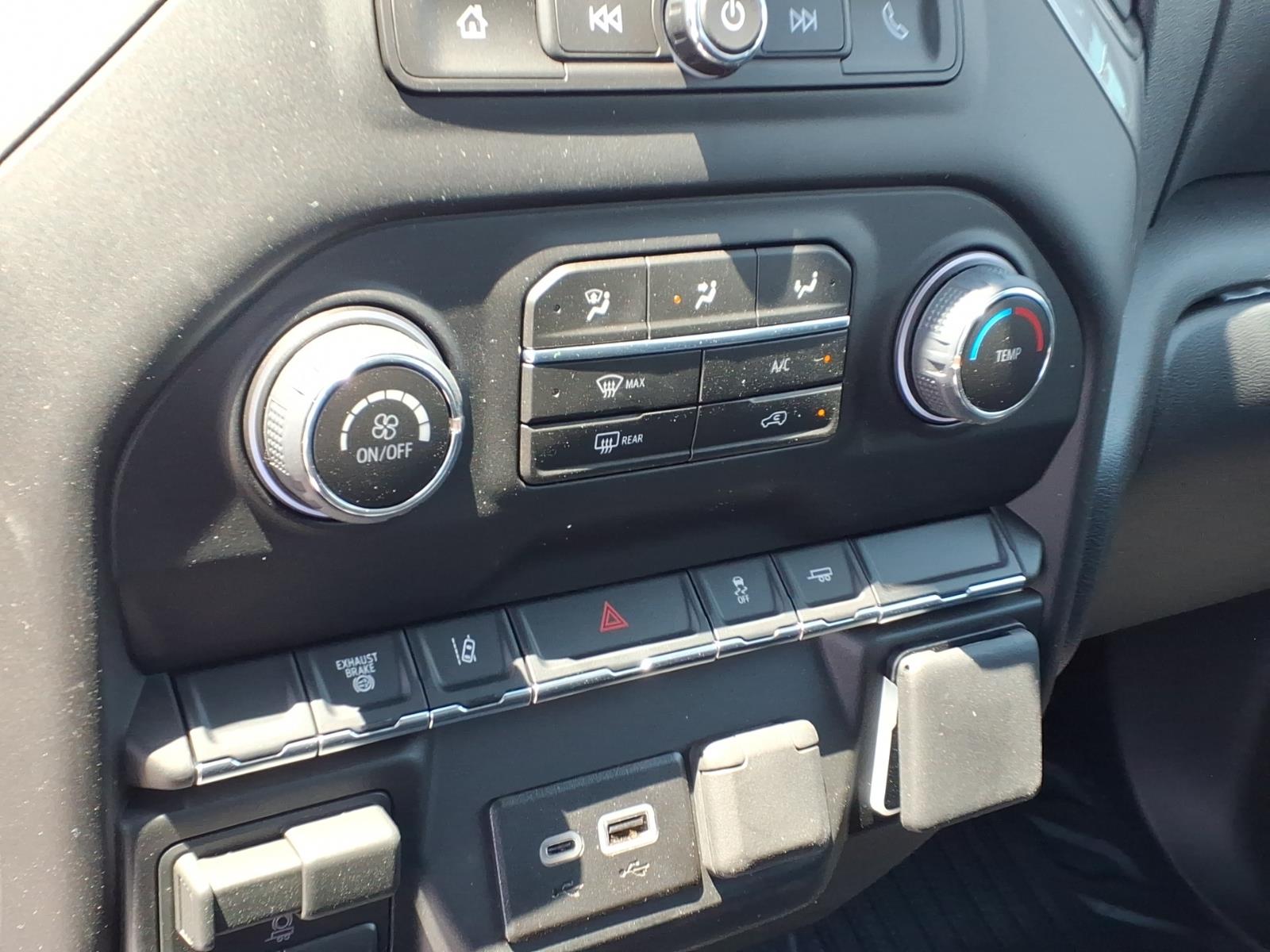 ChevroletSilverado 3500HD CC12