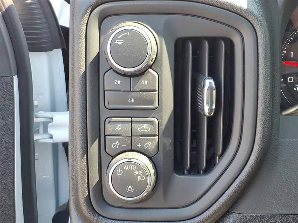 ChevroletSilverado 3500HD12