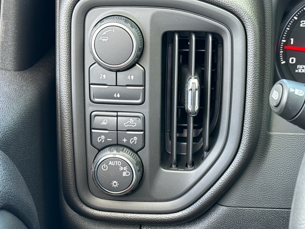 ChevroletSilverado 3500HD CC12