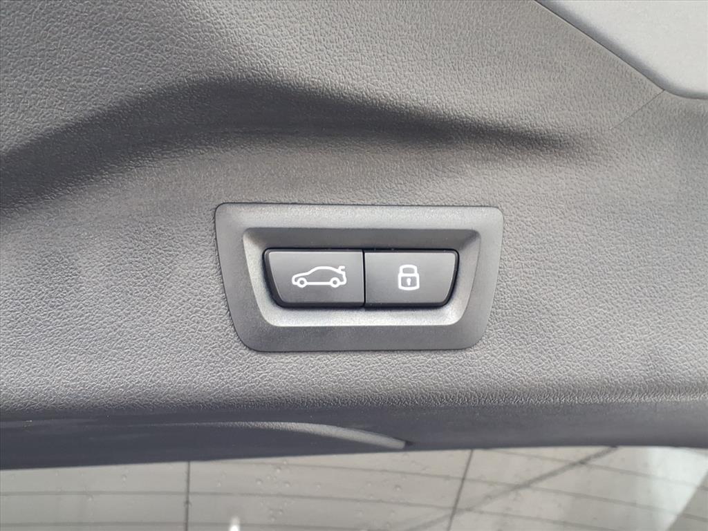 BMWX712