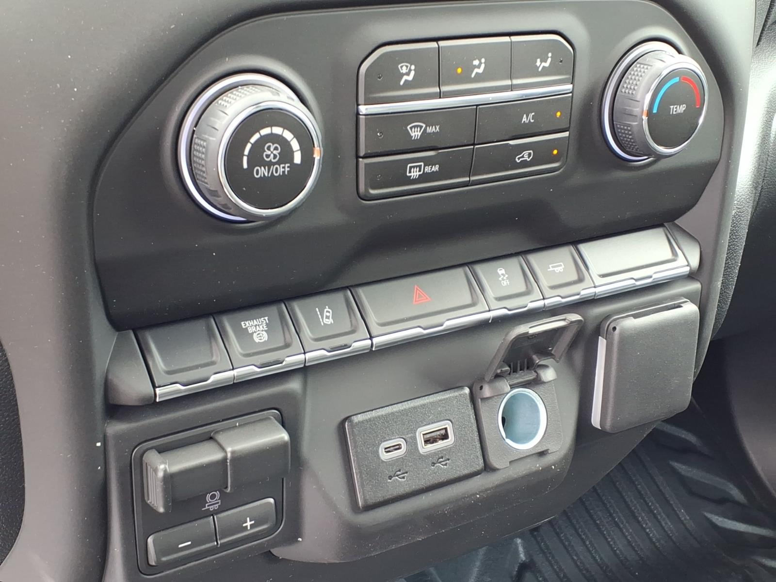 ChevroletSilverado 3500HD CC13