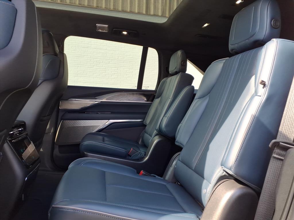 CadillacEscalade IQ13