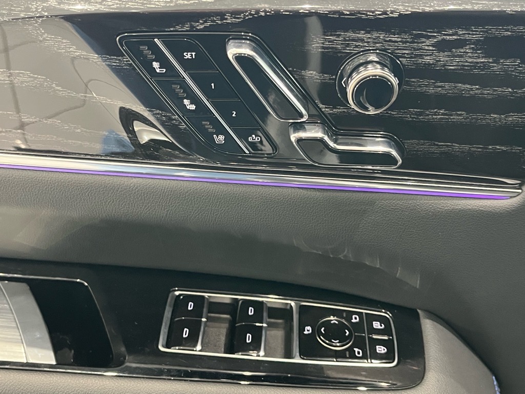 CadillacEscalade IQ14