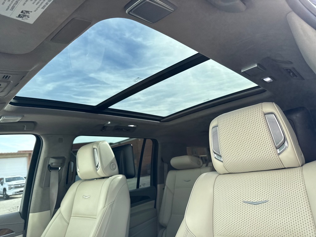 CadillacEscalade ESV16