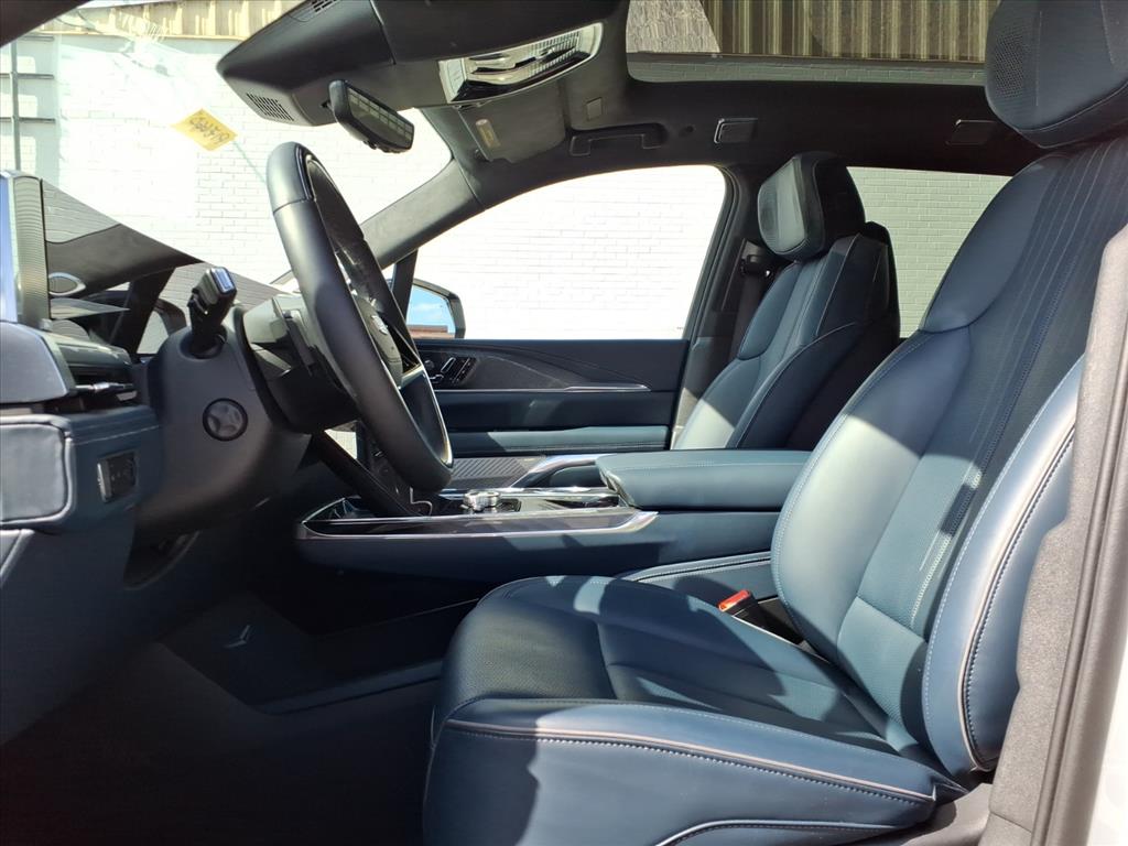 CadillacEscalade IQ16