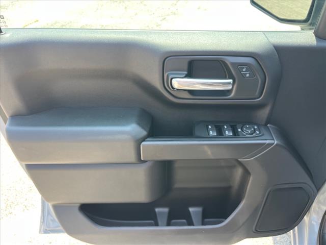 2024 Chevrolet Silverado 1500 2WD CREW CAB 147  CUSTOM