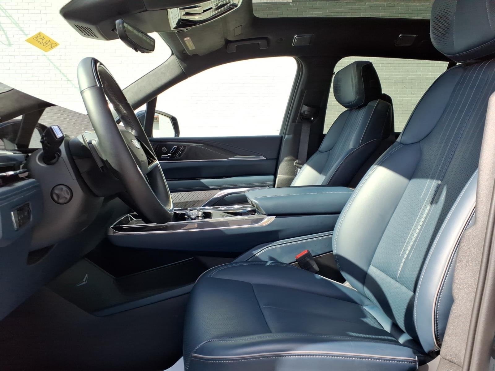 CadillacEscalade IQ17