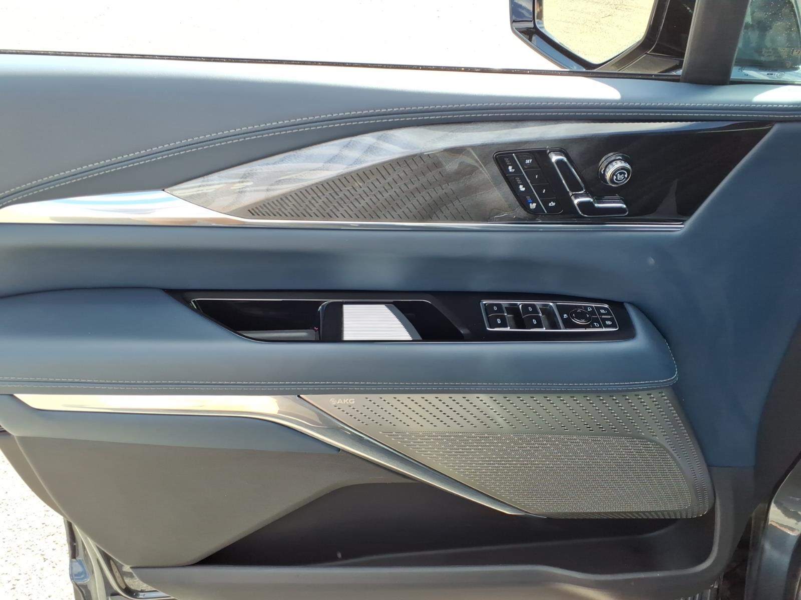 CadillacEscalade IQ18